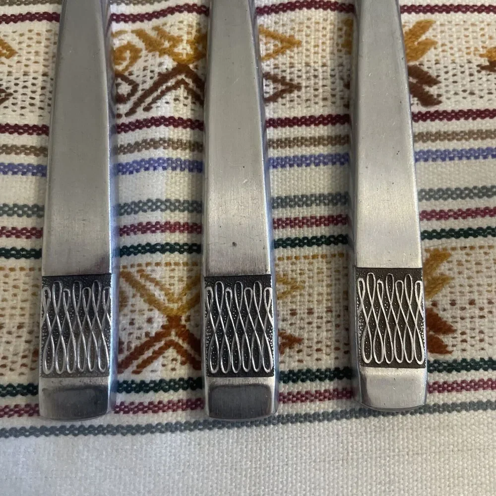 3 Vintage Utica Uti137 Butter knives Silverware‎ - Replacements